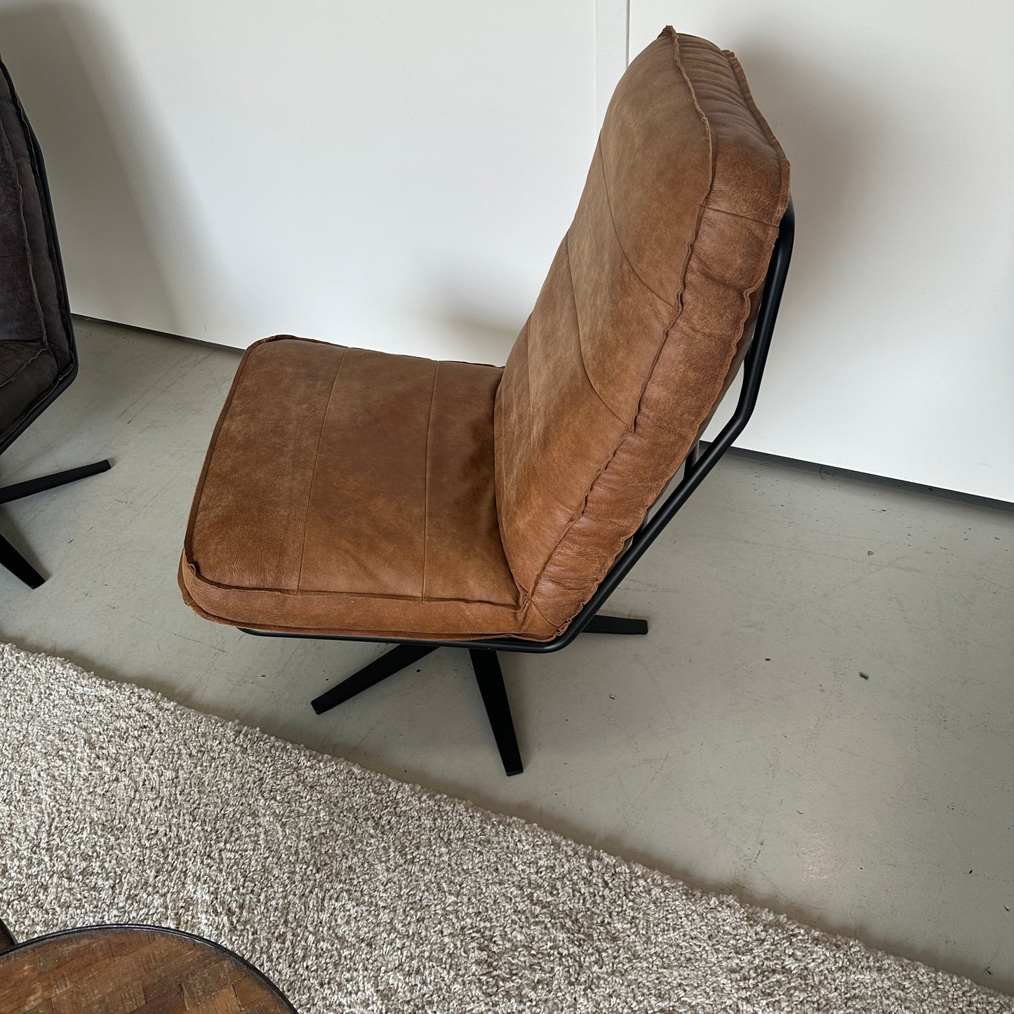 INNO living Odin fauteuil cognac met hocker
