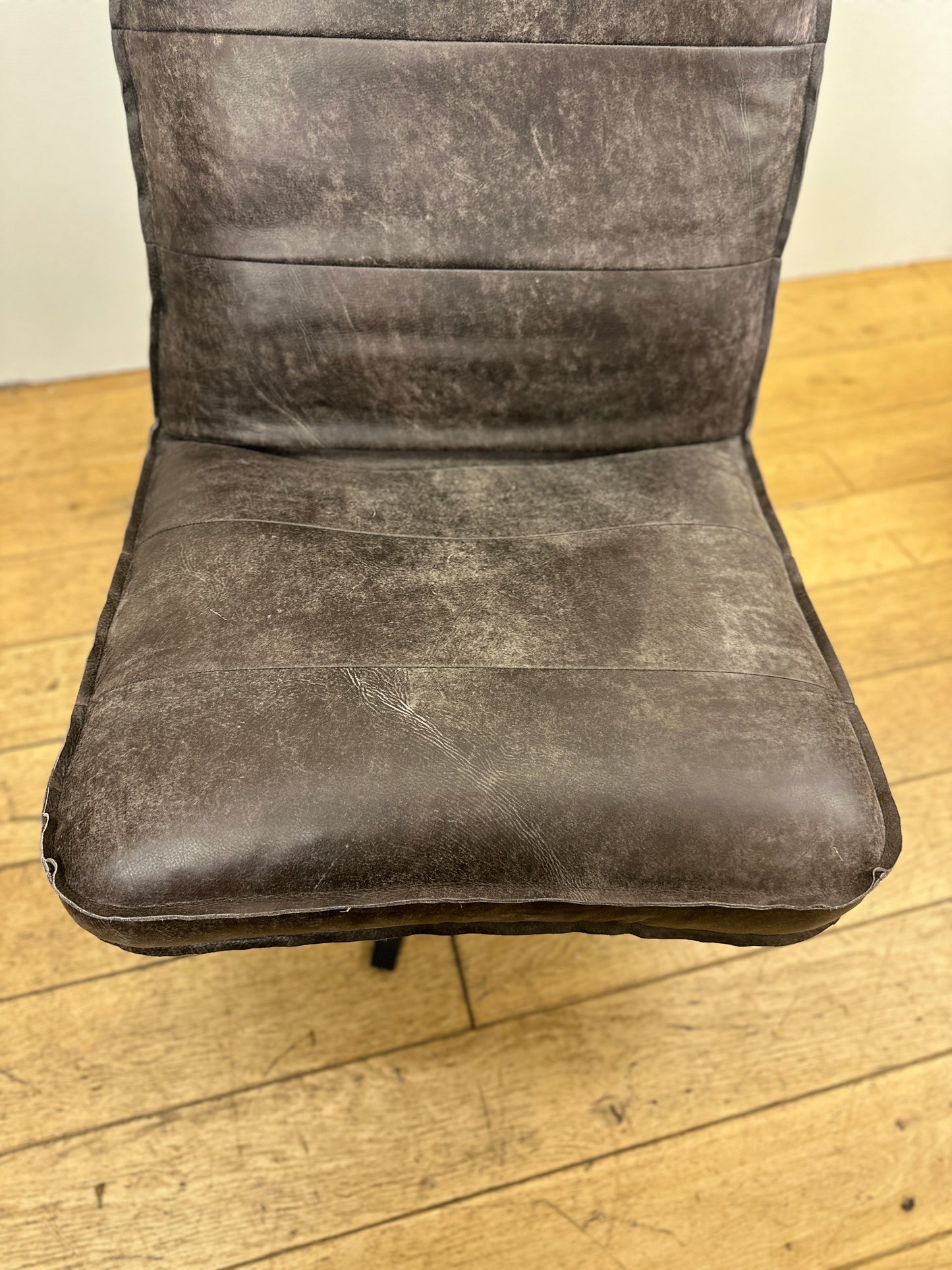 Odin fauteuil van INNO Living concrete-darkbrown