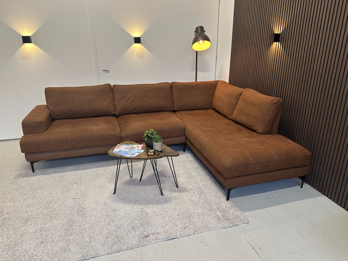 Cognac hoekbank 305x217 cm