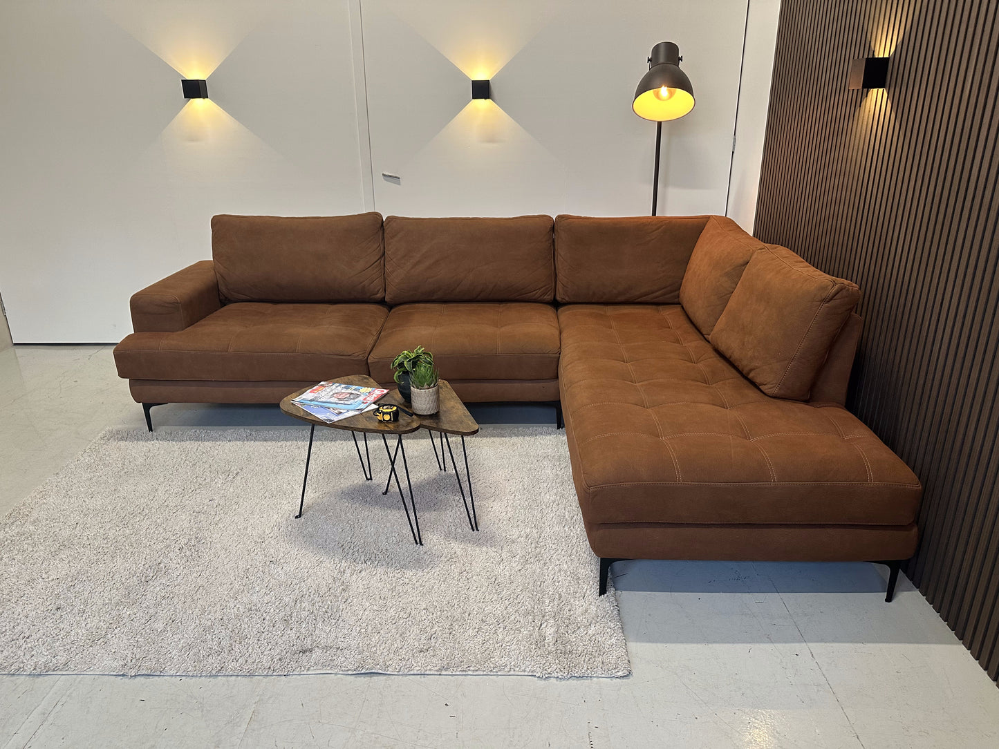 Cognac hoekbank 305x217 cm