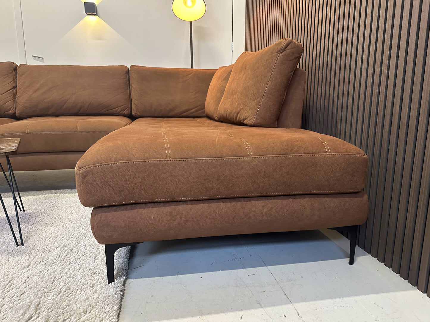 Cognac hoekbank 305x217 cm