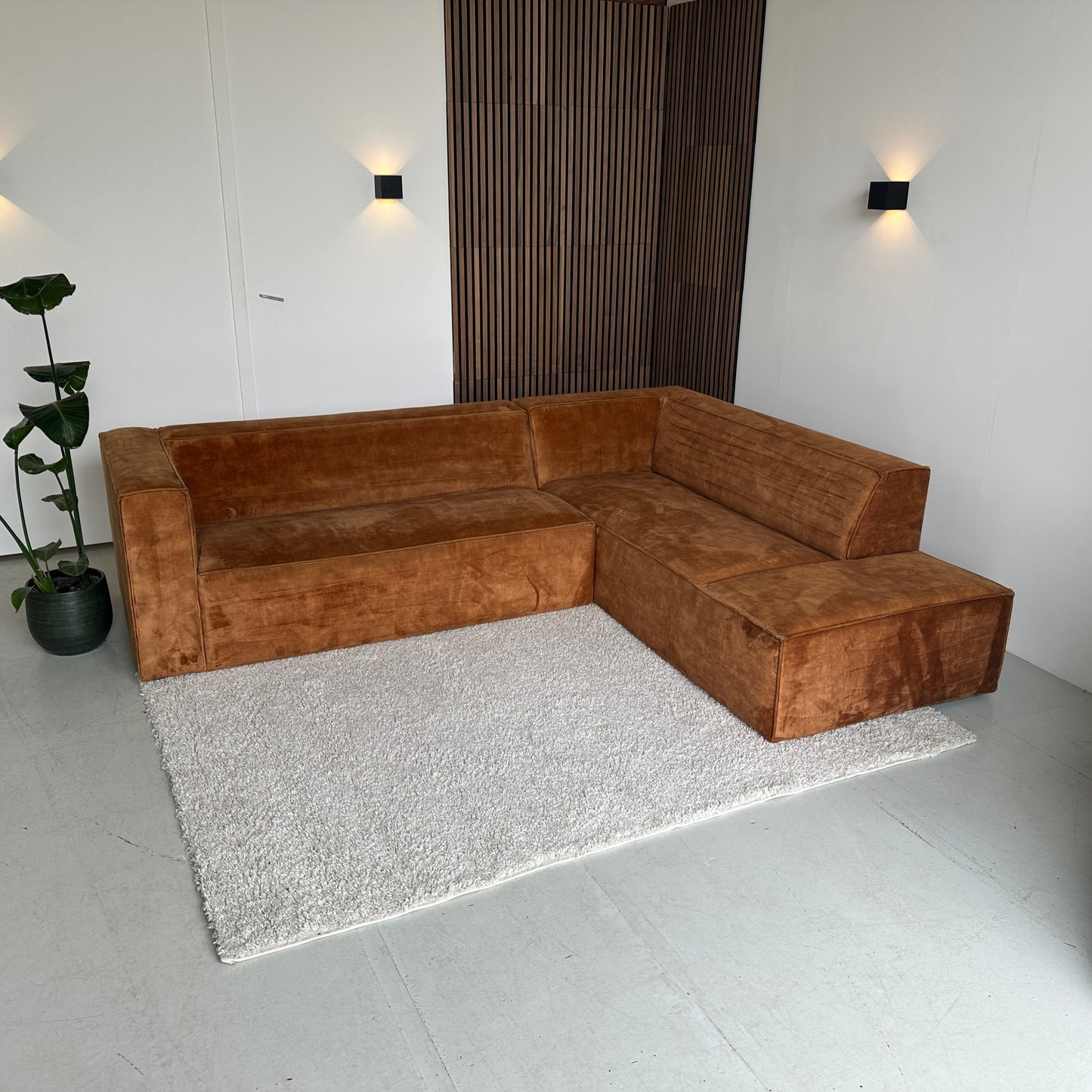 Cognac hoekbank velours 265x210cm