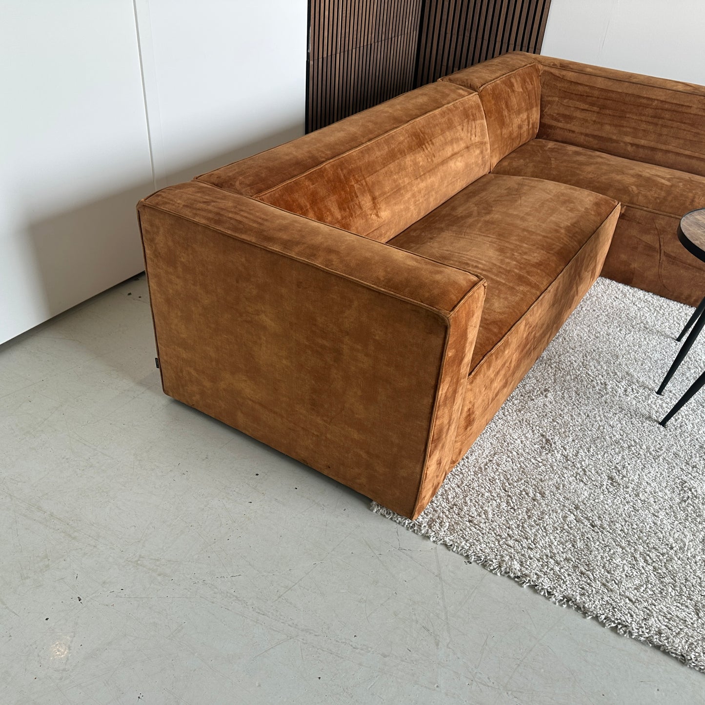 Cognac hoekbank velours 265x210cm