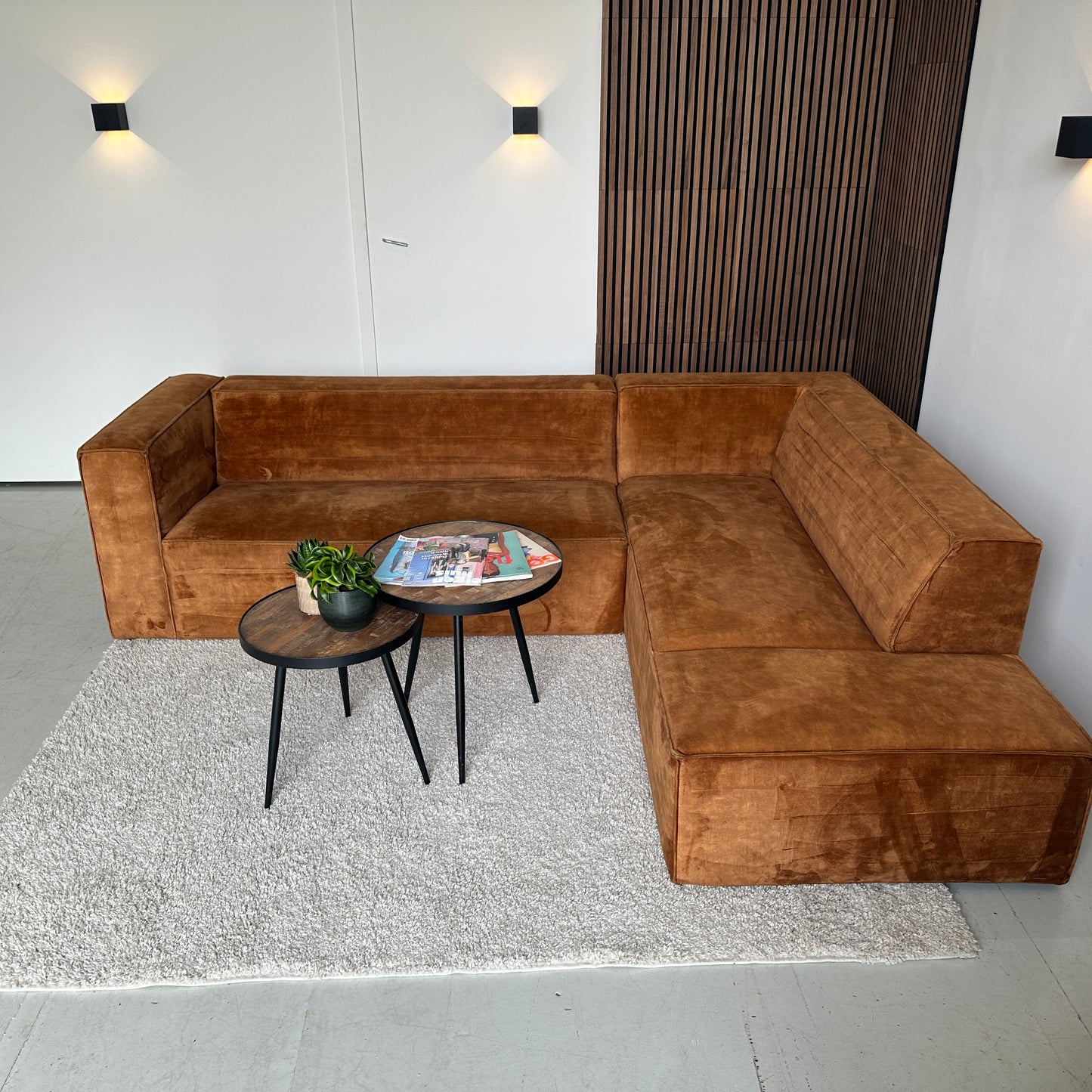 Cognac hoekbank velours 265x210cm