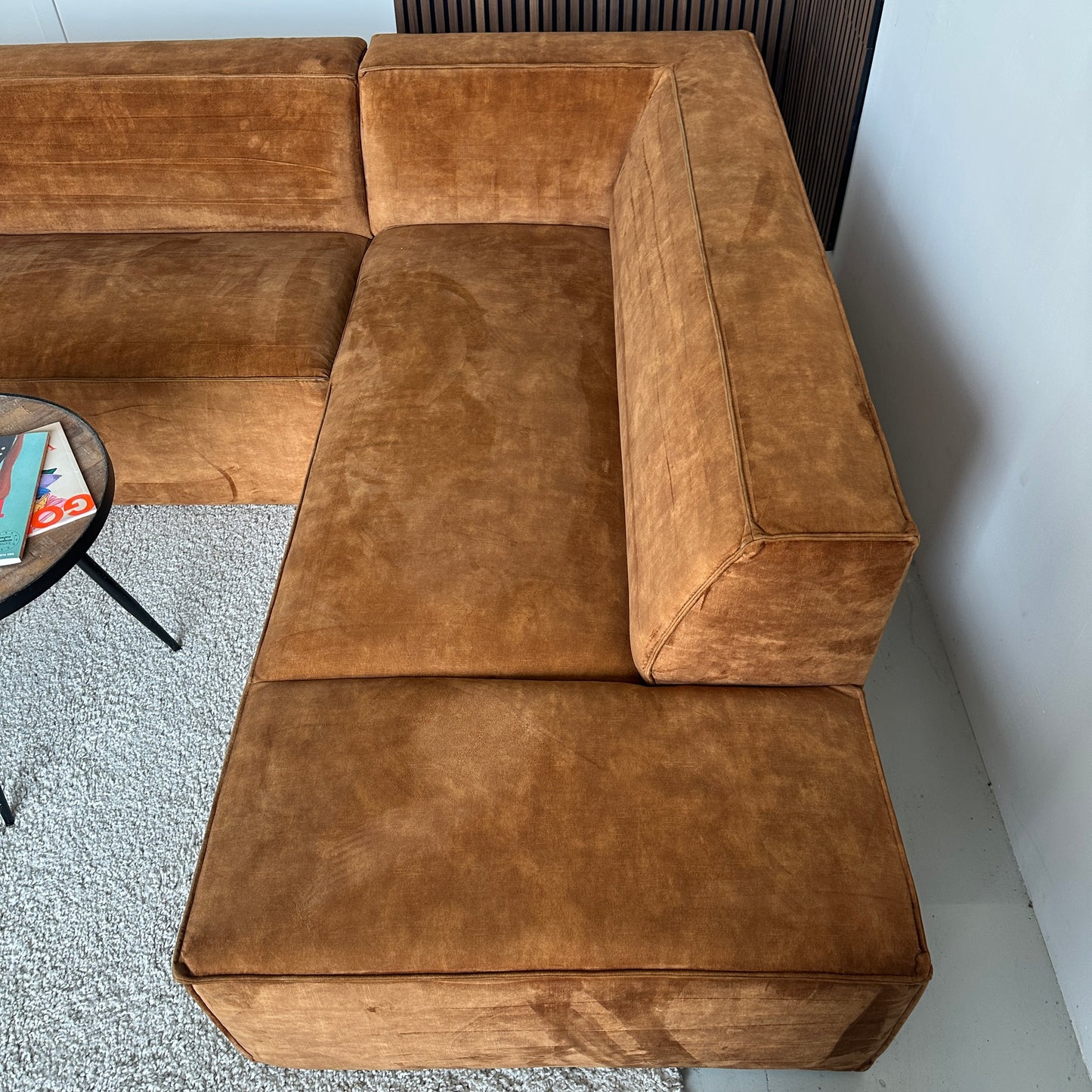 Cognac hoekbank velours 265x210cm