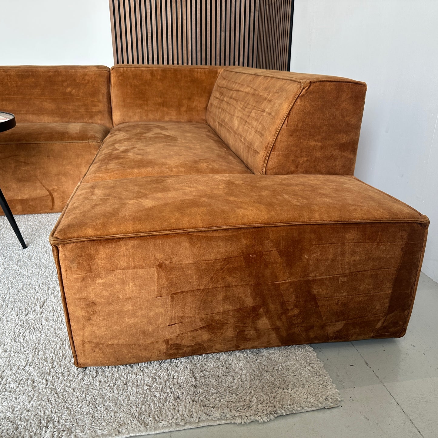 Cognac hoekbank velours 265x210cm