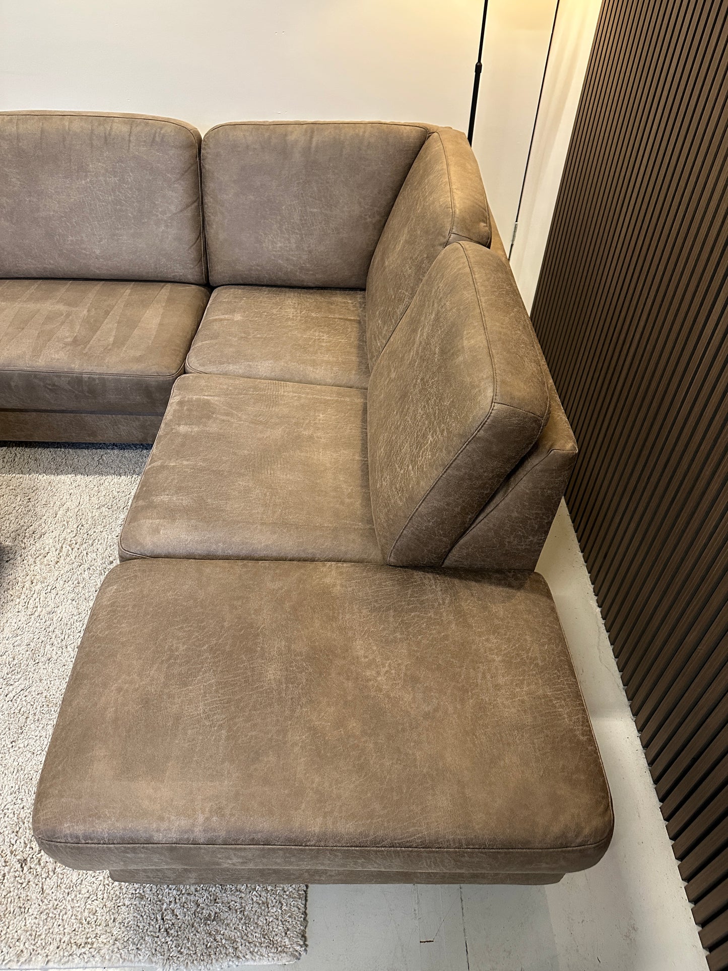 Taupe hoekbank eco leder 270x220cm