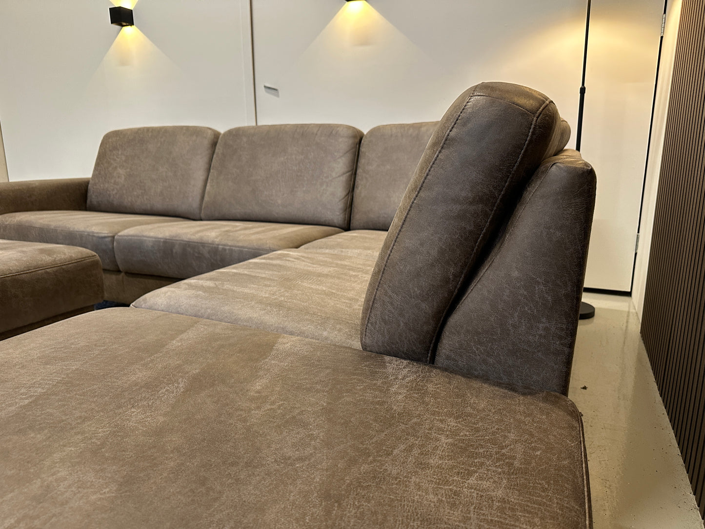 Taupe hoekbank eco leder 270x220cm