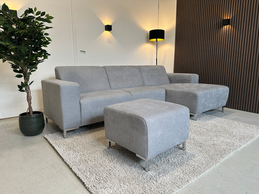 Grijze hoekbank met hocker 270x150cm