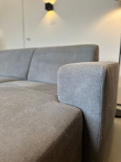 Grijze hoekbank met hocker 270x150cm