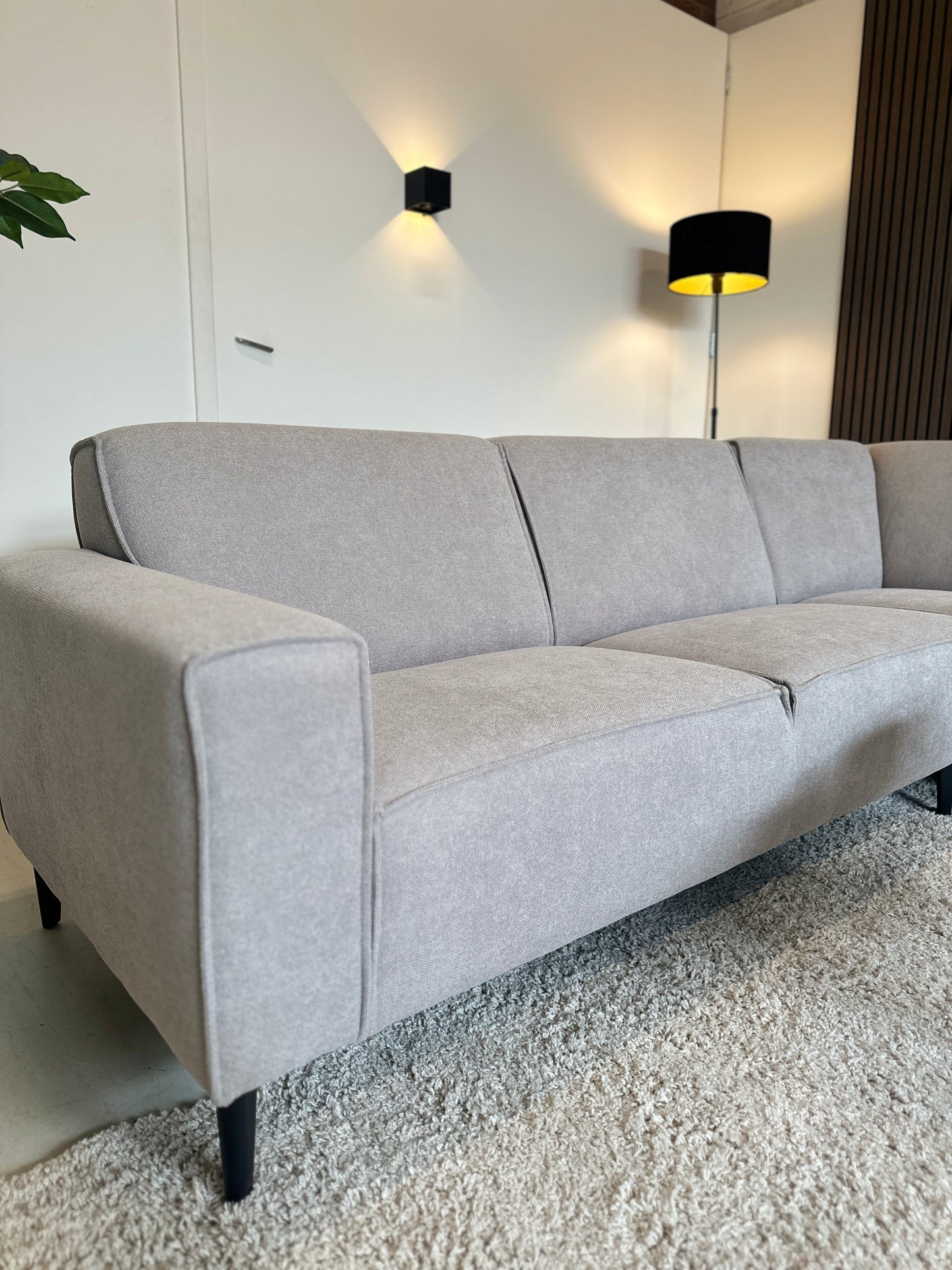 Licht grijze sample bank in nieuwstaat, 268x205 cm