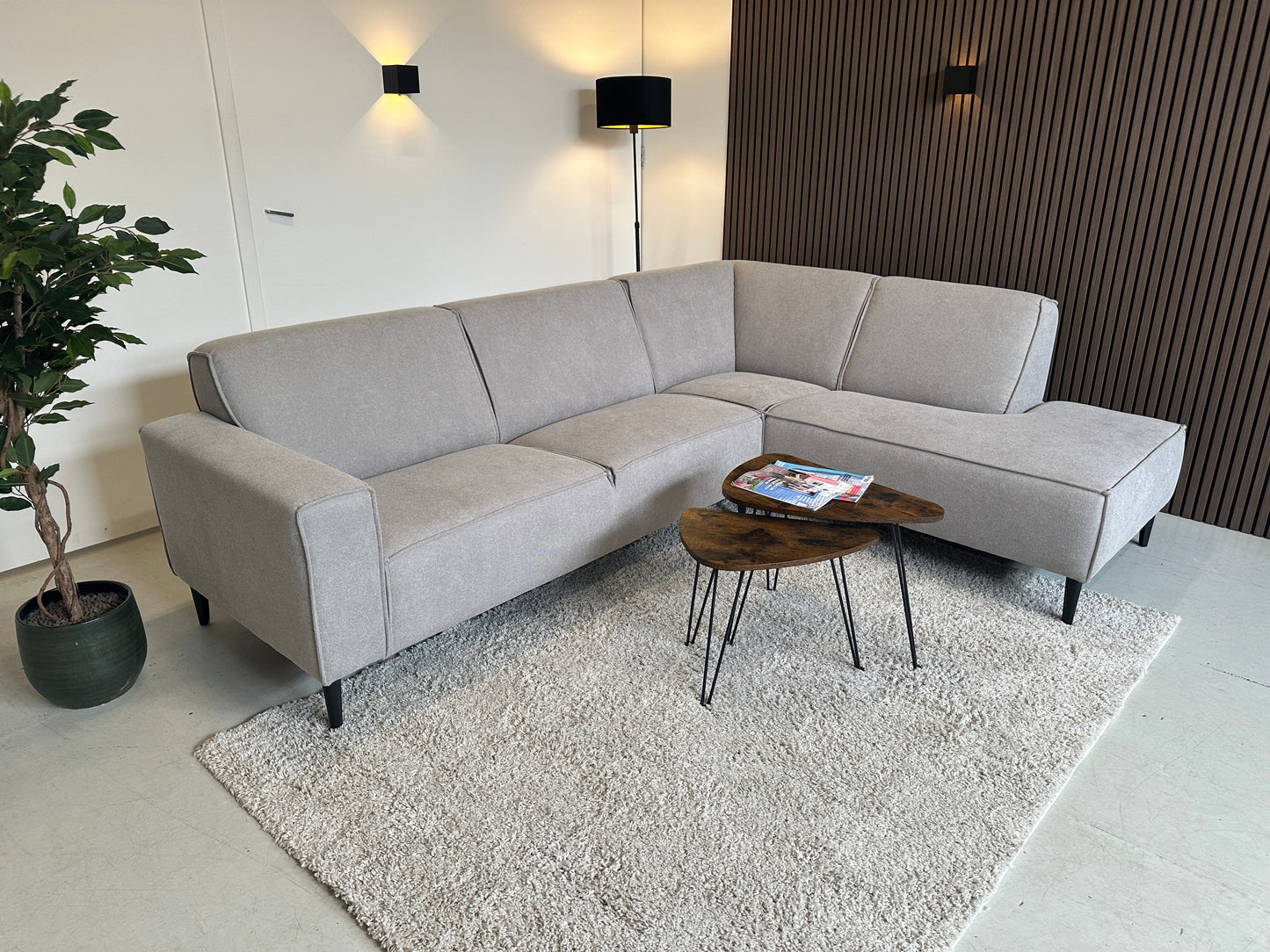 Licht grijze sample bank in nieuwstaat, 268x205 cm