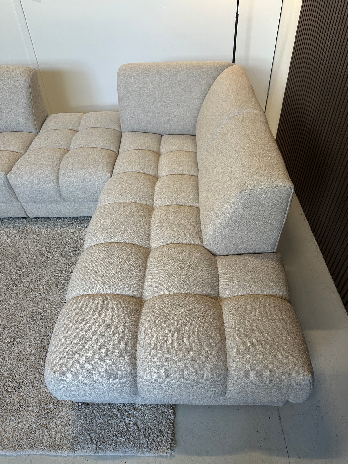 Beige sample bank in nieuwstaat, 273x216 cm