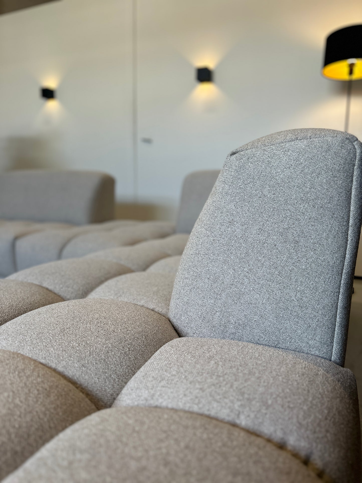 Beige sample bank in nieuwstaat, 273x216 cm