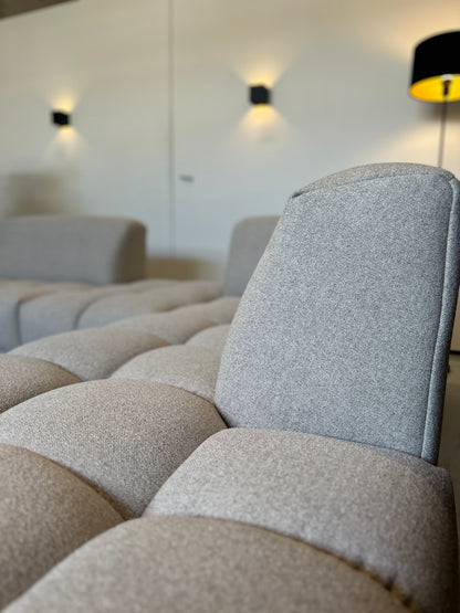 Beige sample bank in nieuwstaat, 273x216 cm