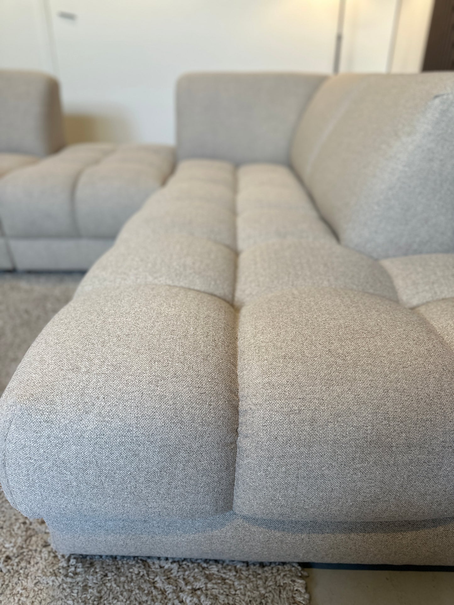 Beige sample bank in nieuwstaat, 273x216 cm