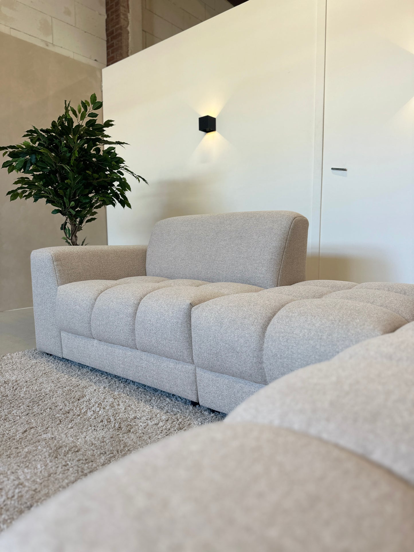 Beige sample bank in nieuwstaat, 273x216 cm