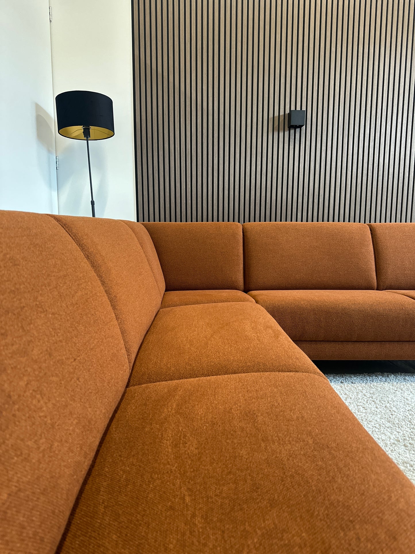 Terracotta sample bank in nieuwstaat, 273x250 cm