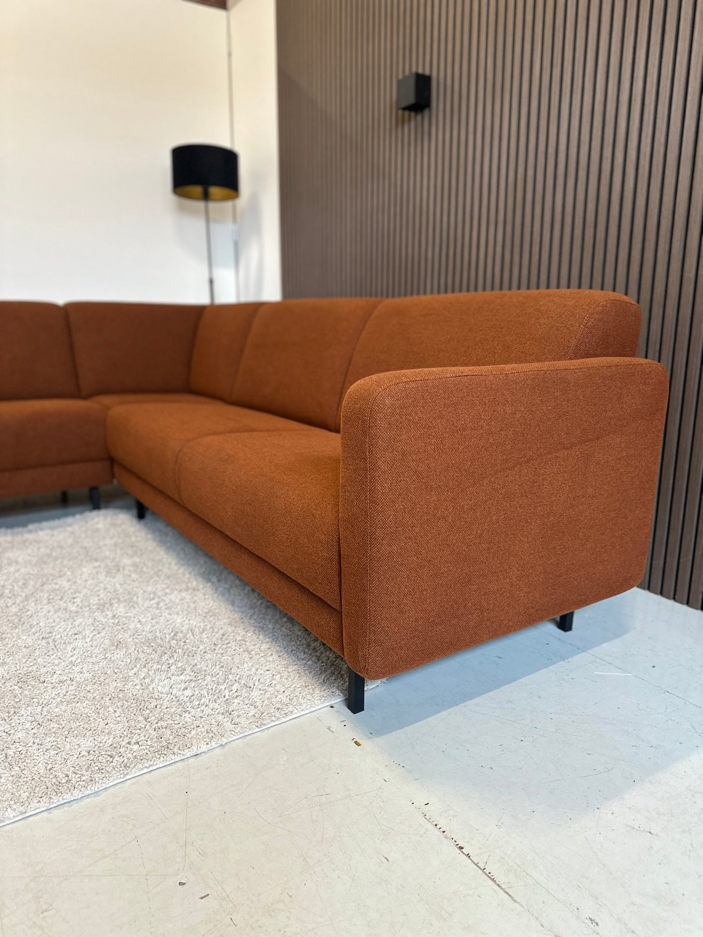 Terracotta sample bank in nieuwstaat, 273x250 cm