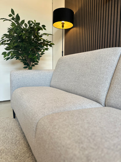 lichtgrijze sample bank in nieuwstaat, 219x85 cm