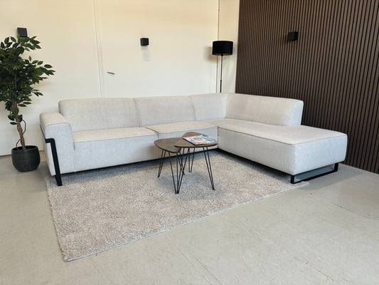 Lichte hoekbank in bouclé stof 293x215cm