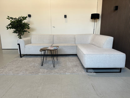 Lichte hoekbank in bouclé stof 293x215cm