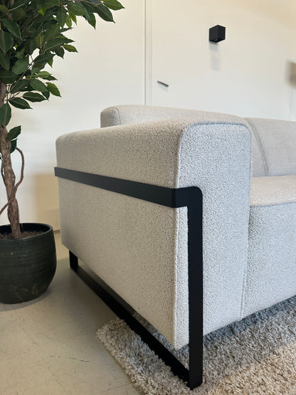 Lichte hoekbank in bouclé stof 293x215cm