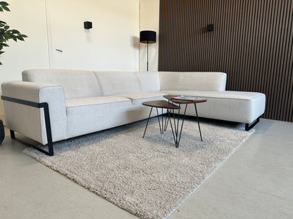 Lichte hoekbank in bouclé stof 293x215cm