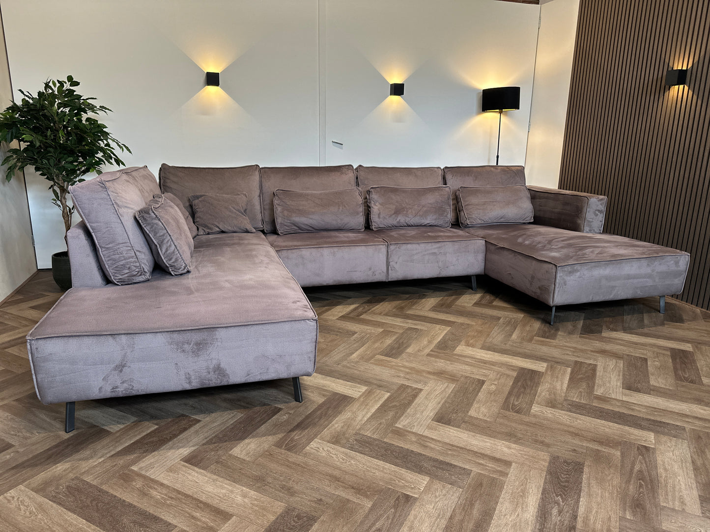 Leverkleurige hoekbank 363x233/183cm