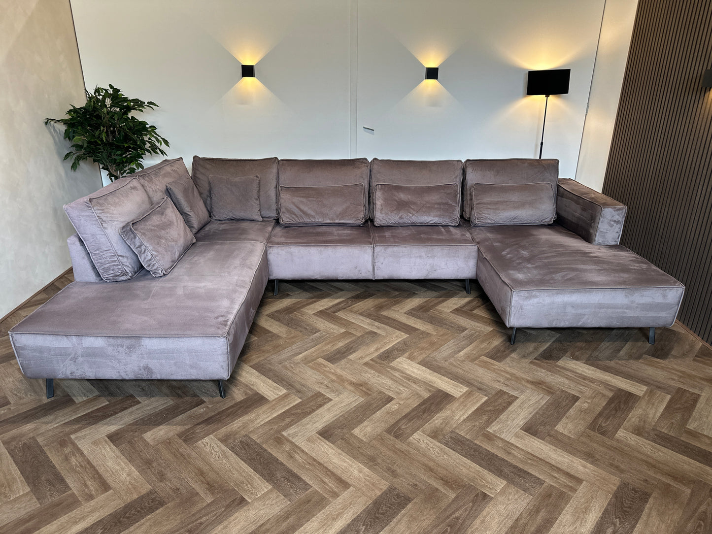 Leverkleurige hoekbank 363x233/183cm