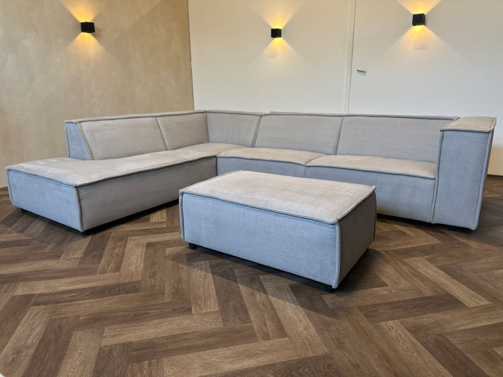 By Sidde hoekbank met hocker 305x230cm