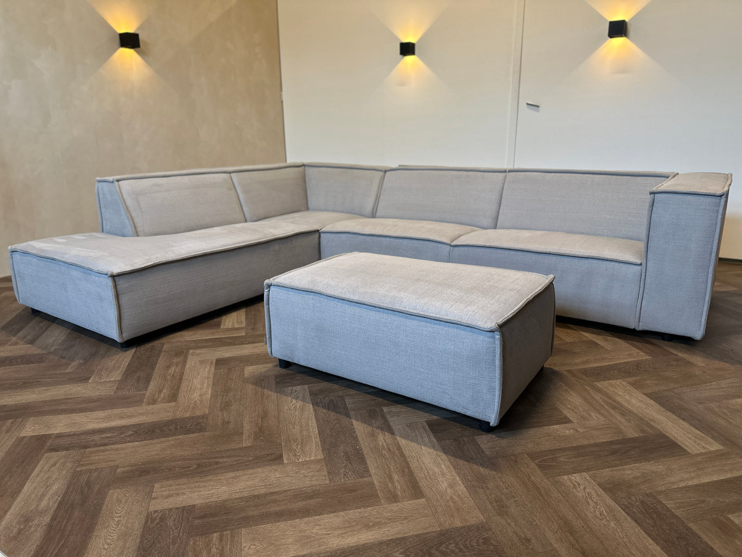 By Sidde hoekbank met hocker 305x230cm