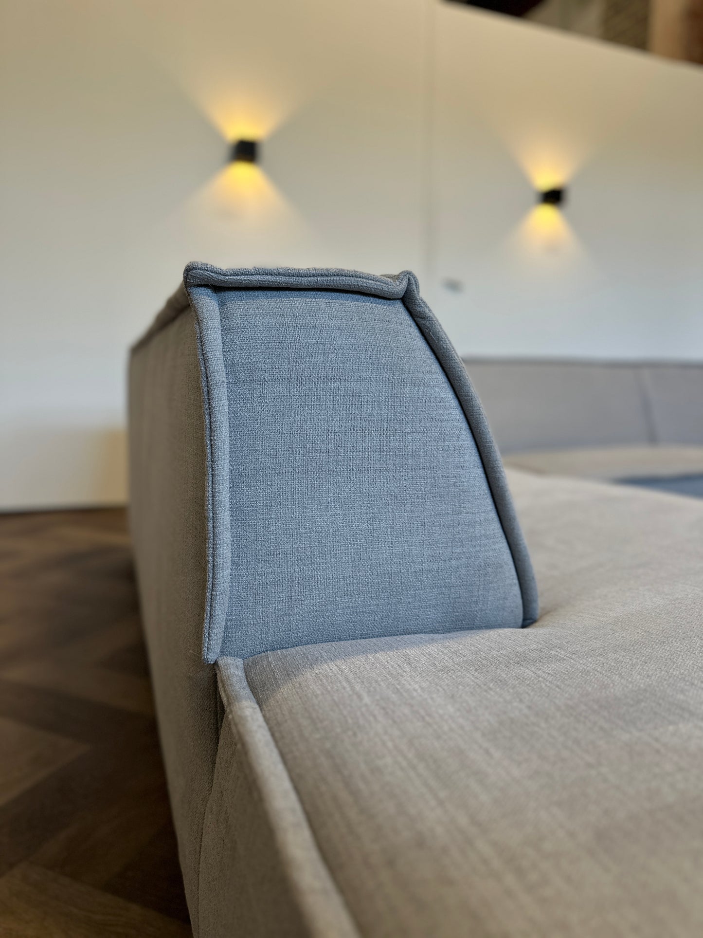 By Sidde hoekbank met hocker 305x230cm