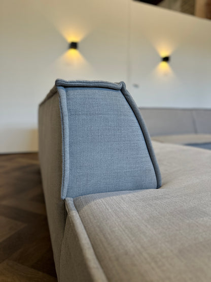 By Sidde hoekbank met hocker 305x230cm