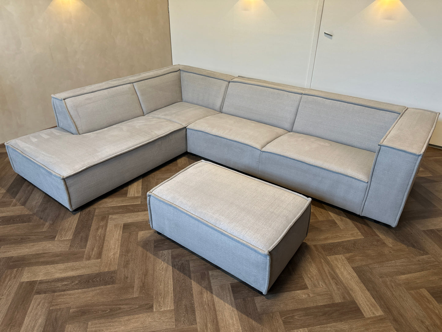 By Sidde hoekbank met hocker 305x230cm