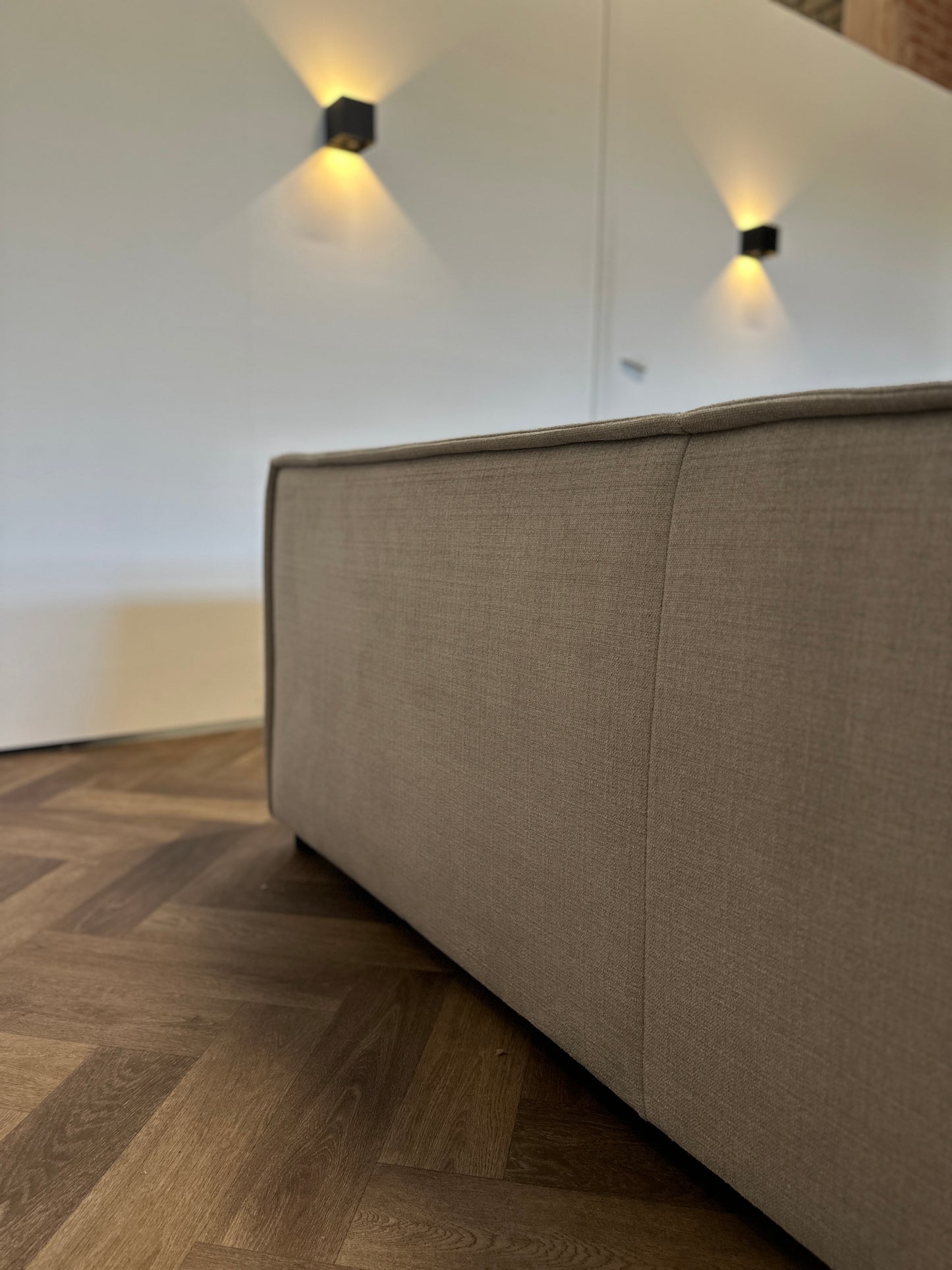 By Sidde hoekbank met hocker 305x230cm