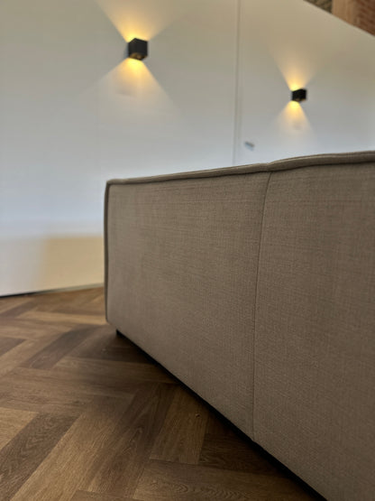 By Sidde hoekbank met hocker 305x230cm