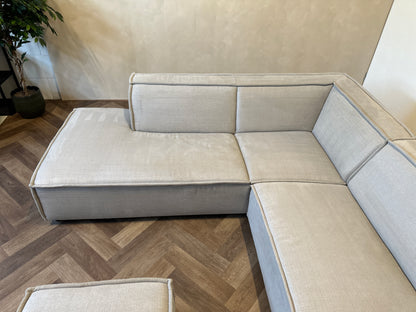 By Sidde hoekbank met hocker 305x230cm