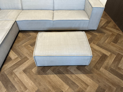 By Sidde hoekbank met hocker 305x230cm
