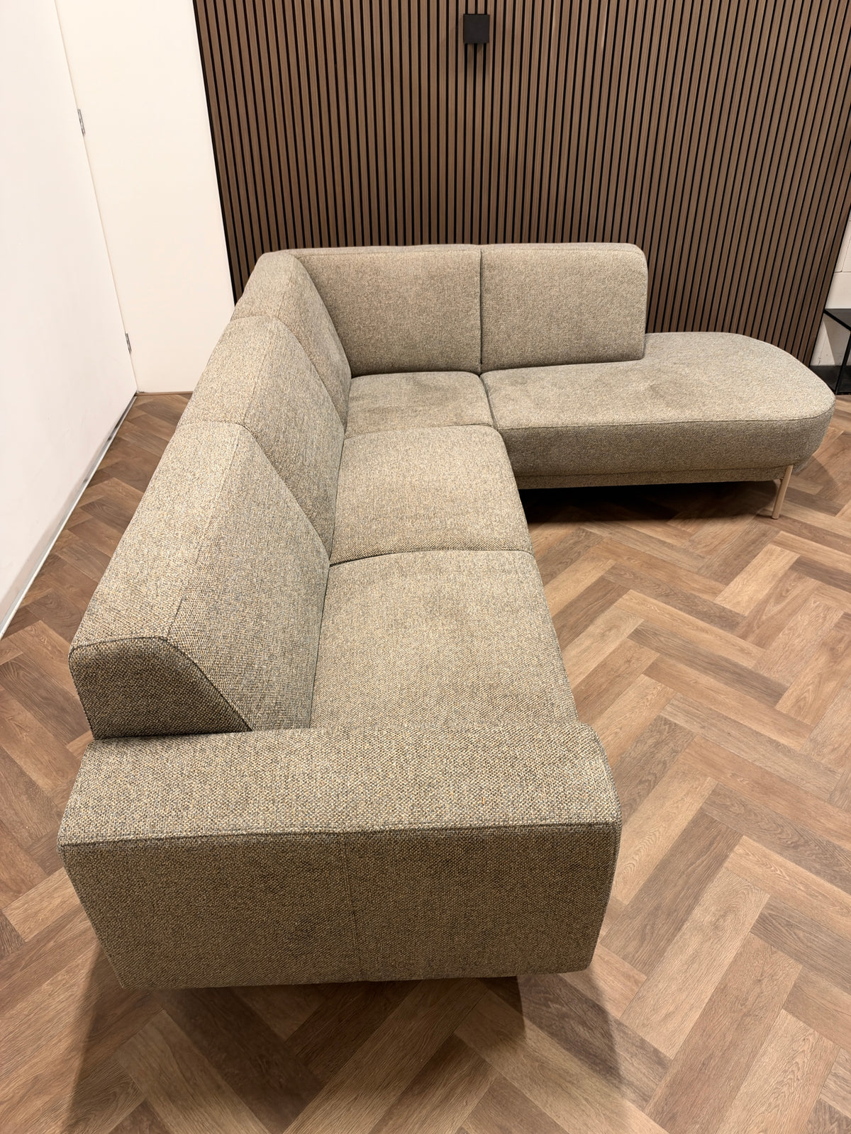 Showroom model hoekbank Axel 271x223 cm
