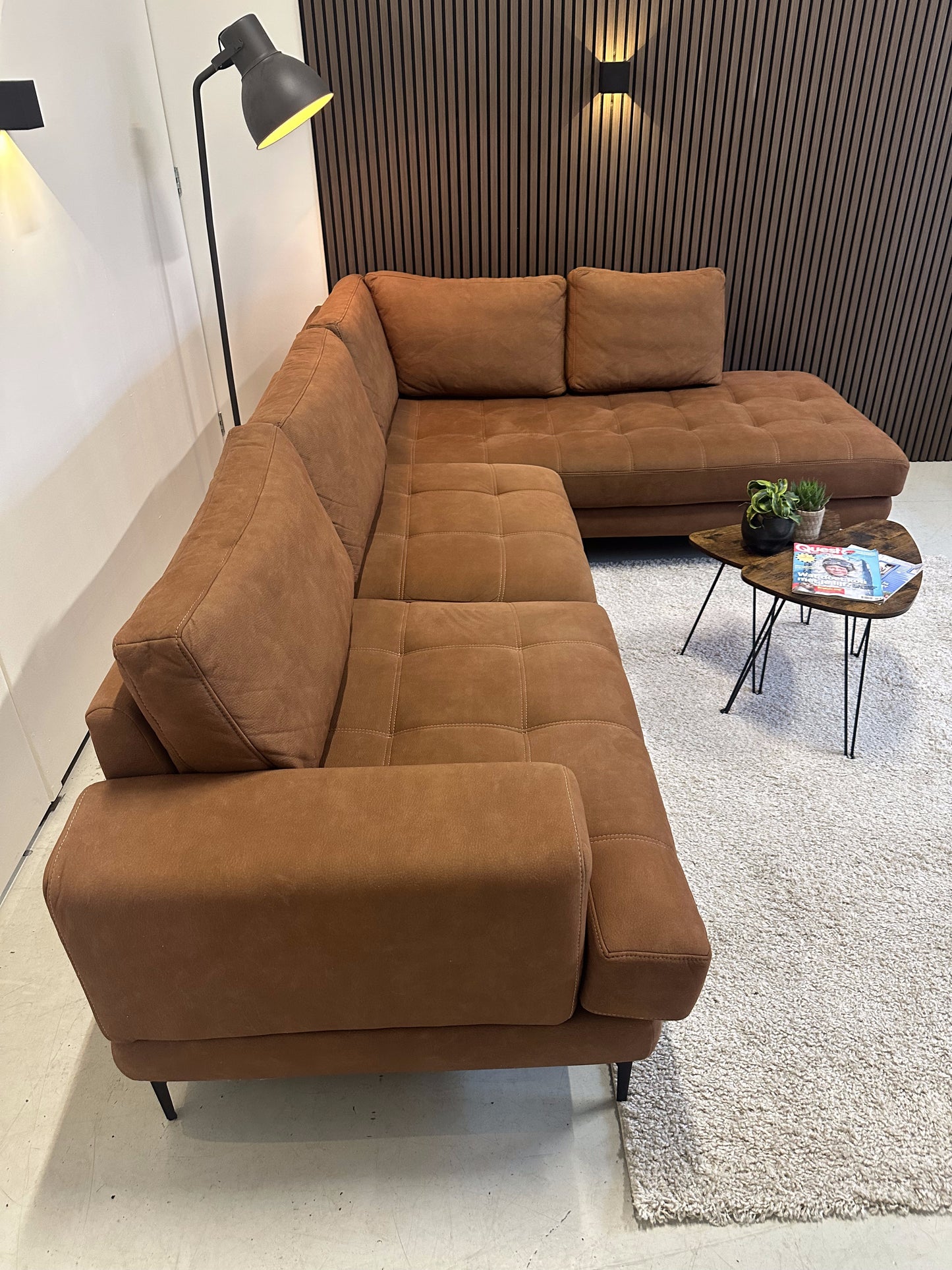 Cognac hoekbank 305x217 cm