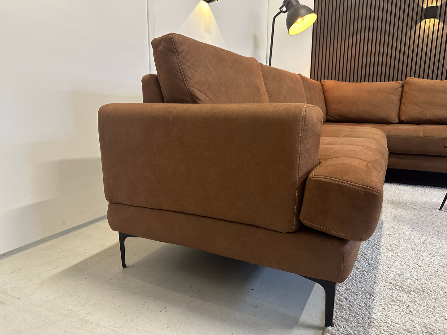 Cognac hoekbank 305x217 cm