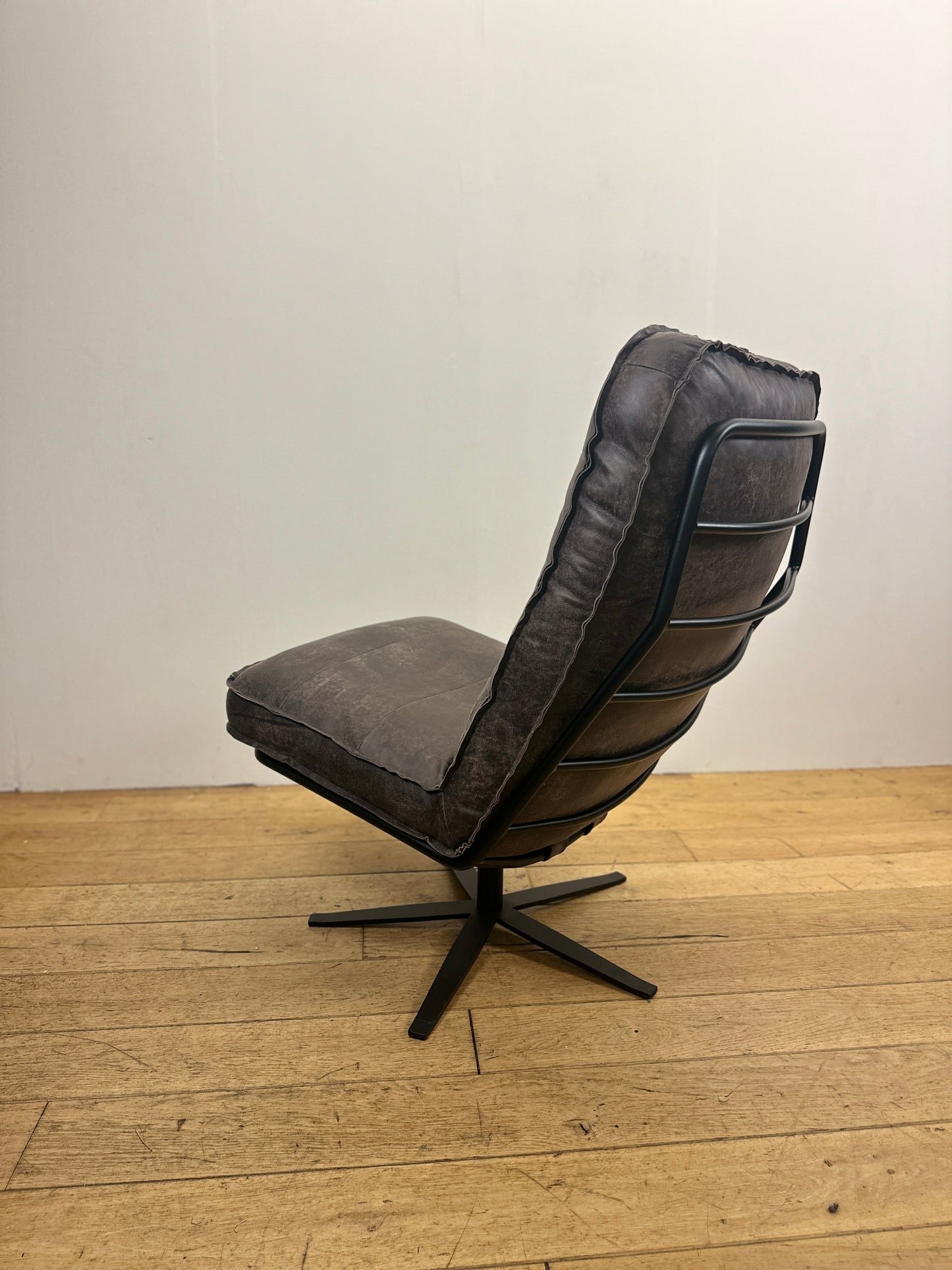 Odin fauteuil van INNO Living concrete-darkbrown
