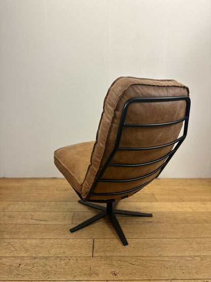 Odin fauteuil van INNO Living cognac met hocker