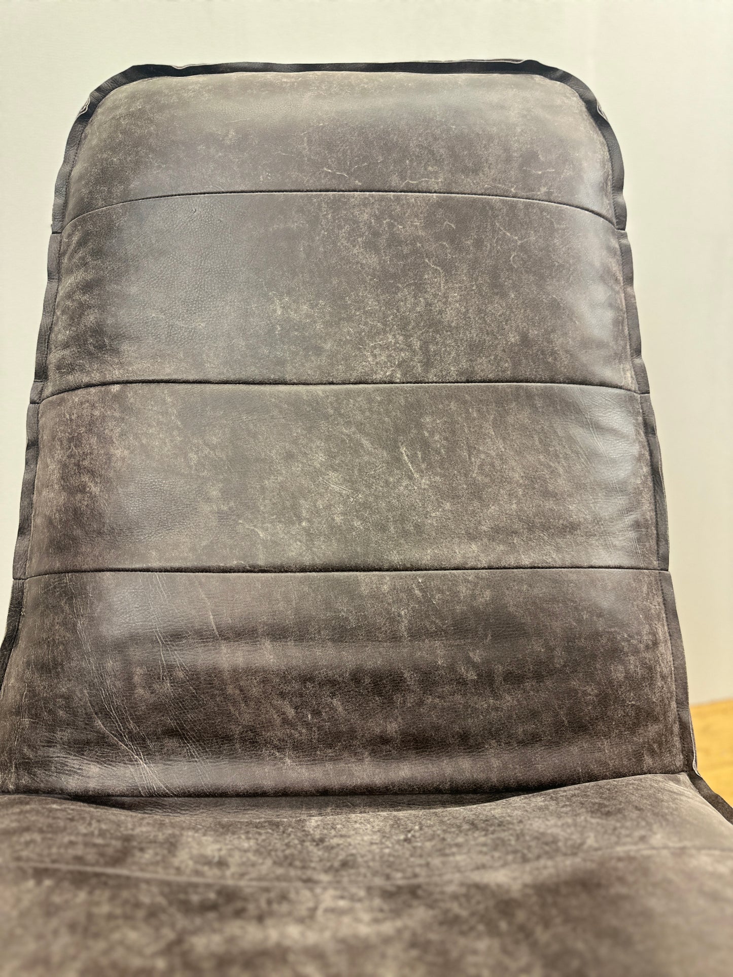 Odin fauteuil van INNO Living concrete-darkbrown