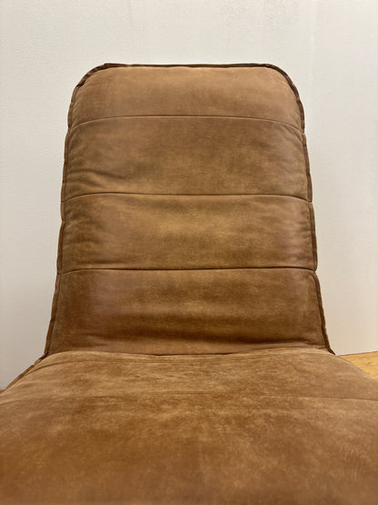 Odin fauteuil van INNO Living cognac met hocker