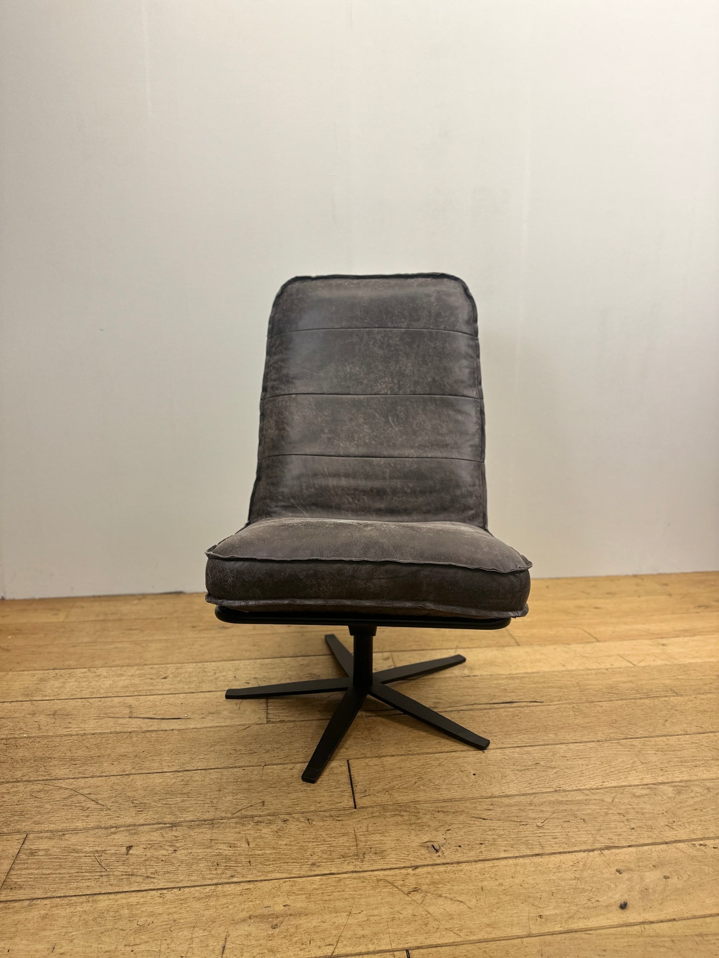 Odin fauteuil van INNO Living concrete-darkbrown