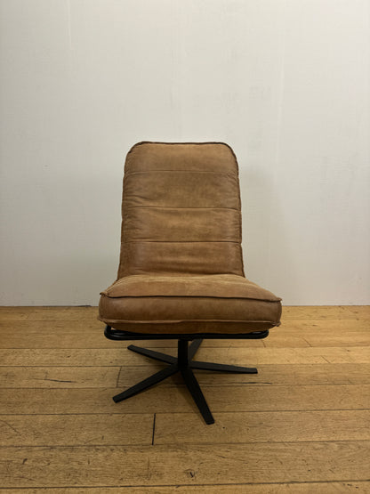 Odin fauteuil van INNO Living cognac met hocker