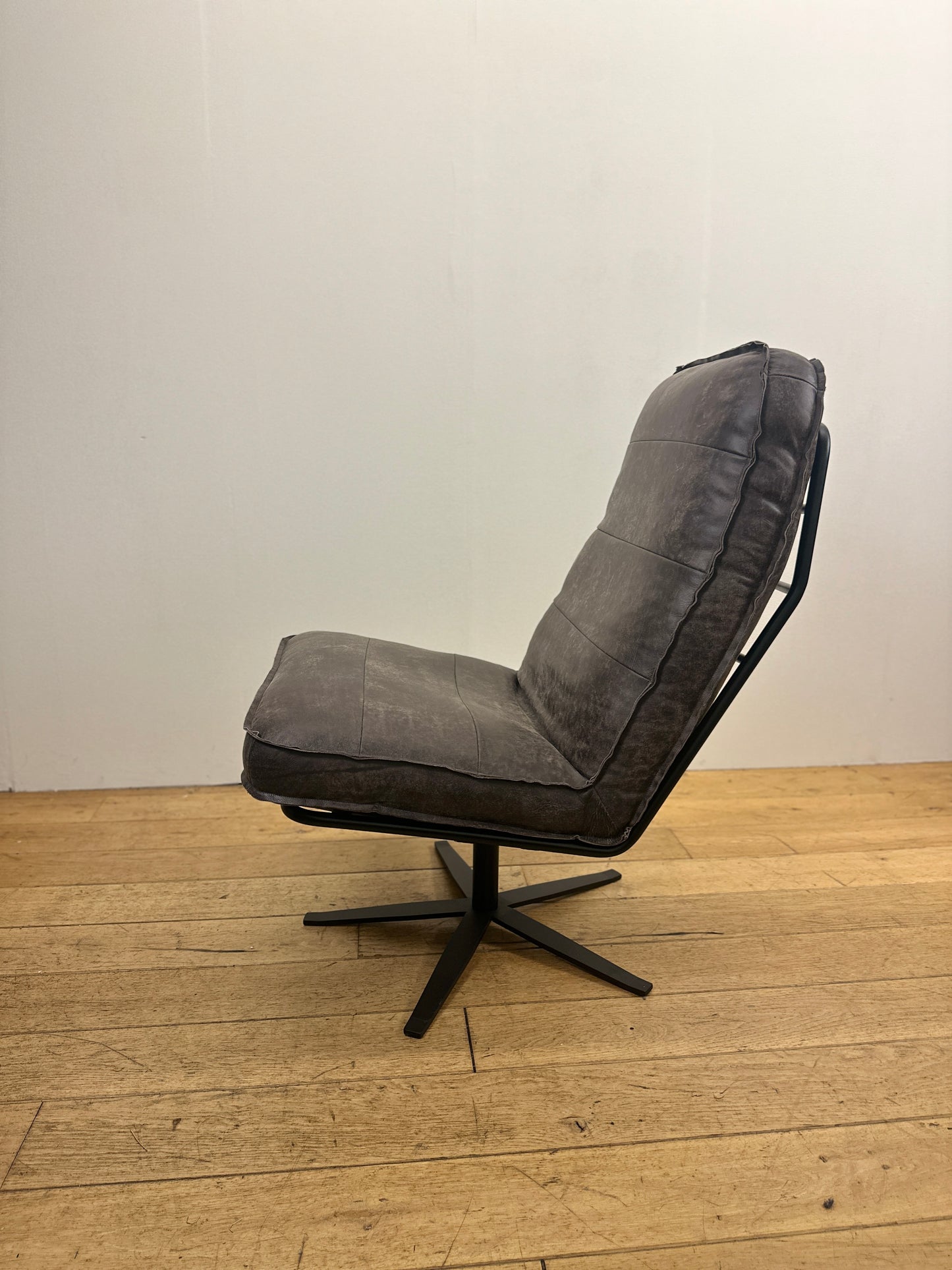Odin fauteuil van INNO Living concrete-darkbrown