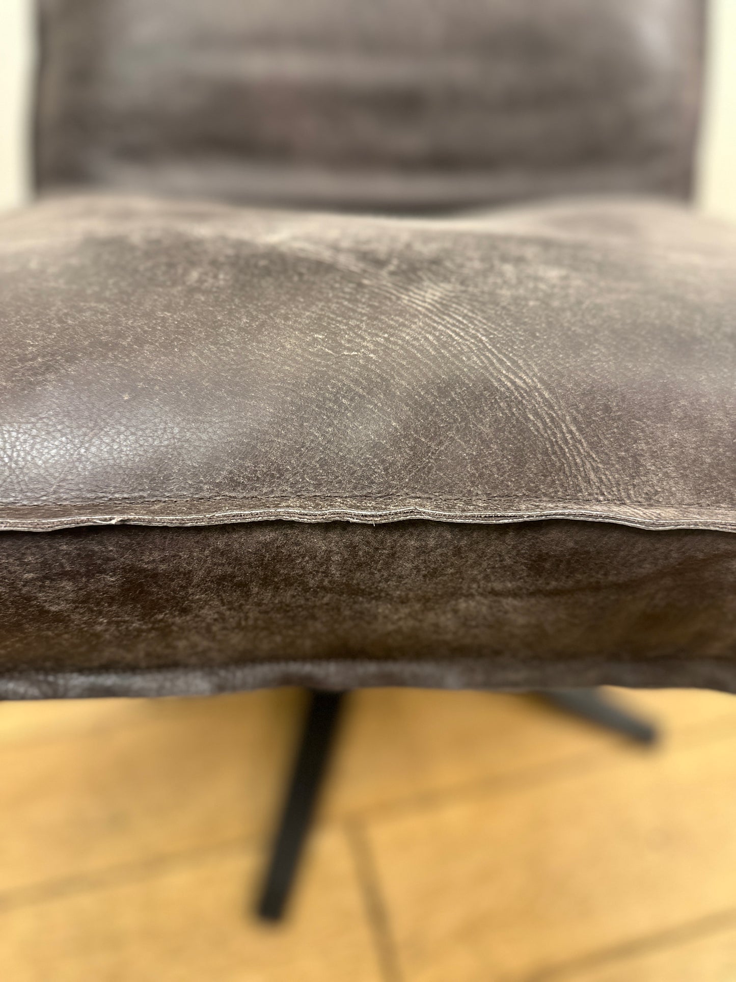 Odin fauteuil van INNO Living concrete-darkbrown